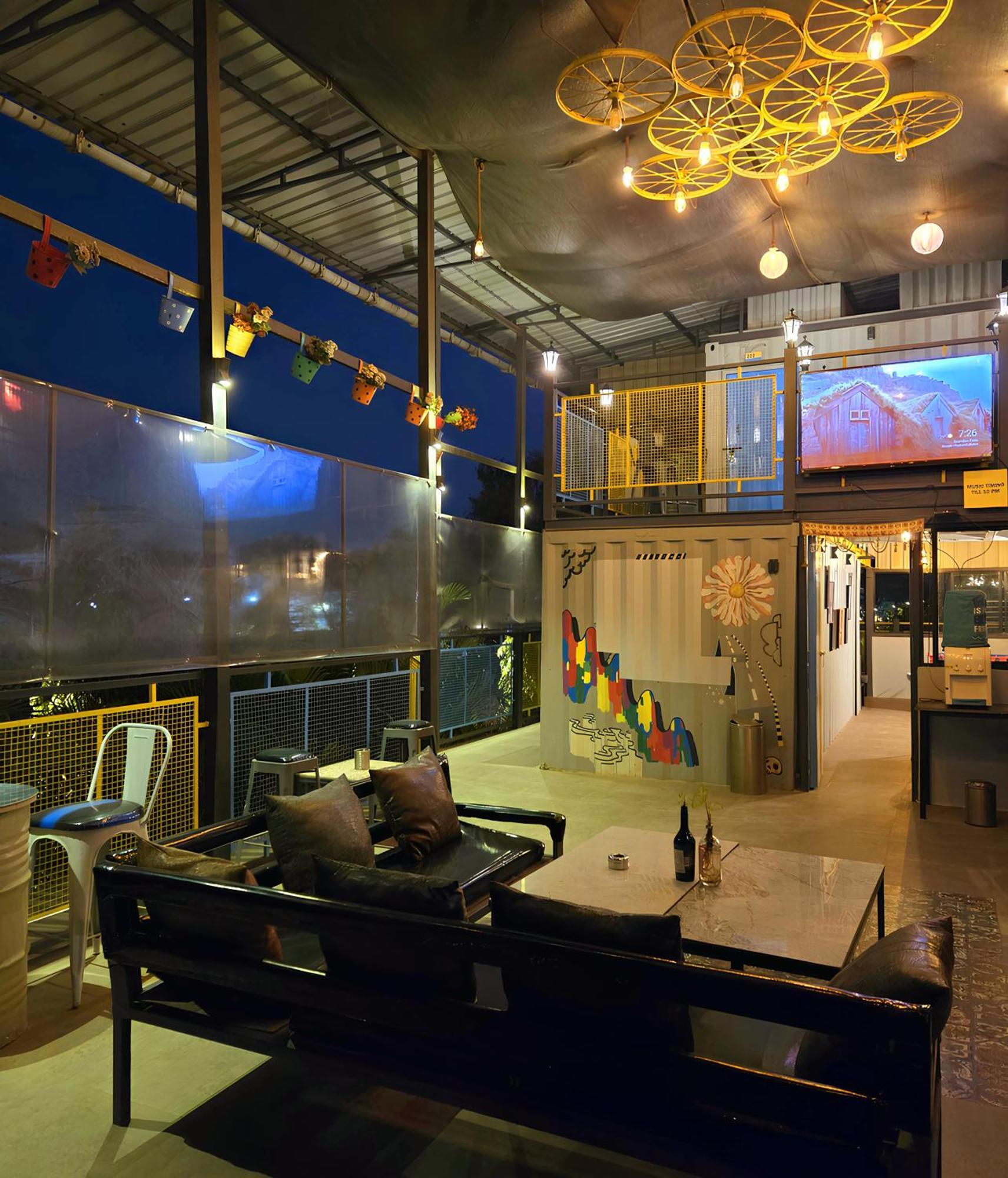 The Hosteller Lonavala Eksteriør bilde
