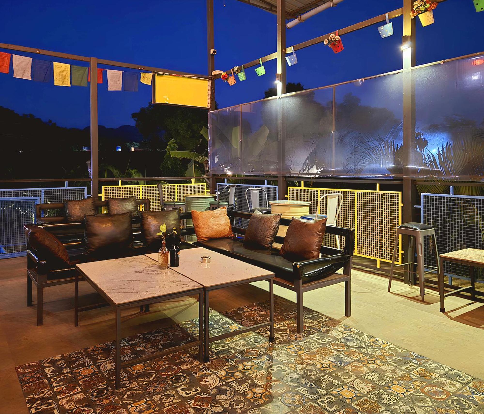 The Hosteller Lonavala Eksteriør bilde