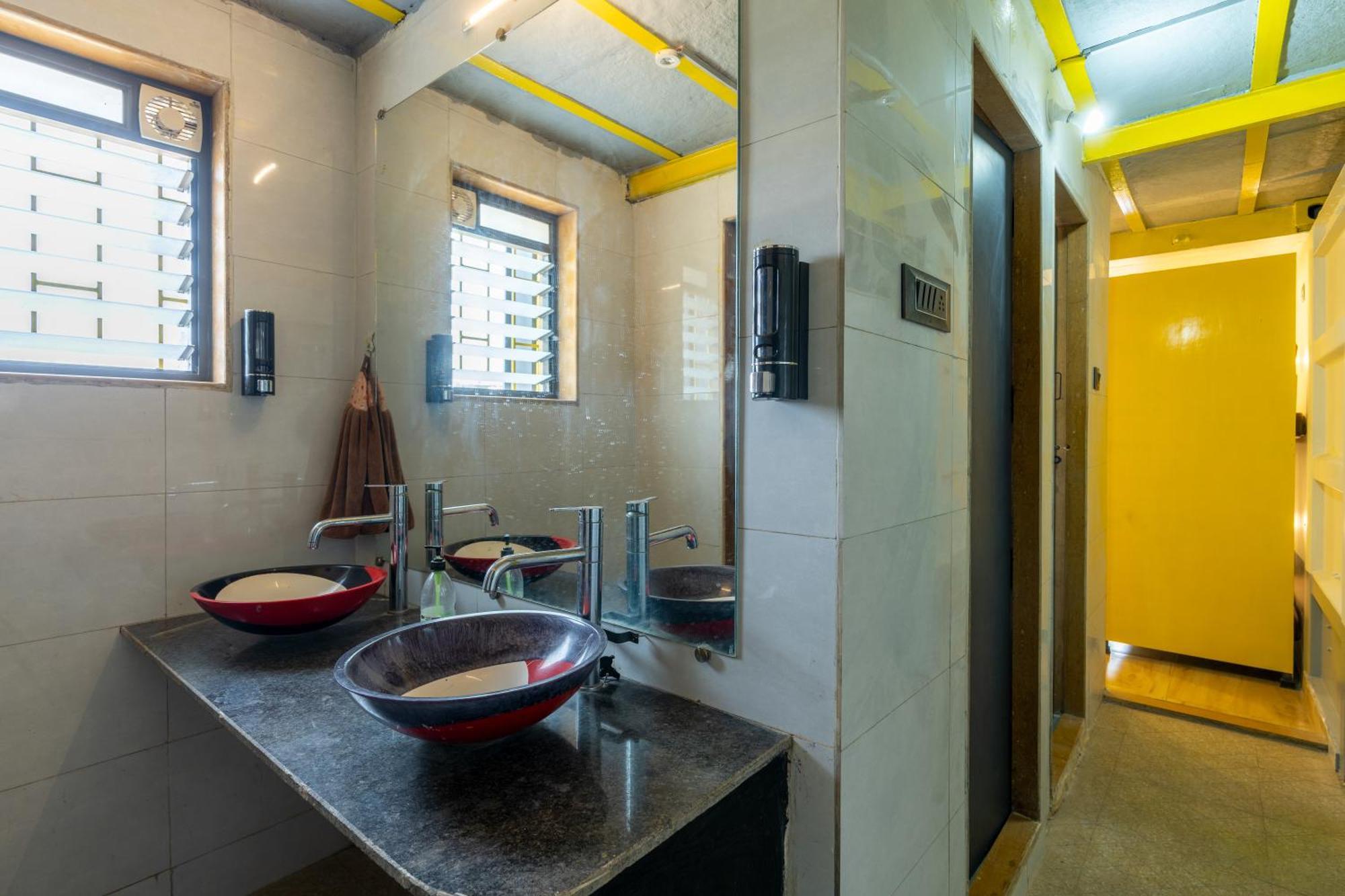 The Hosteller Lonavala Eksteriør bilde