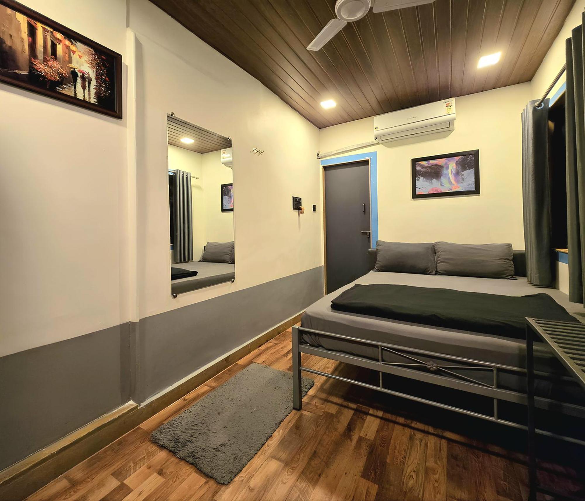 The Hosteller Lonavala Eksteriør bilde